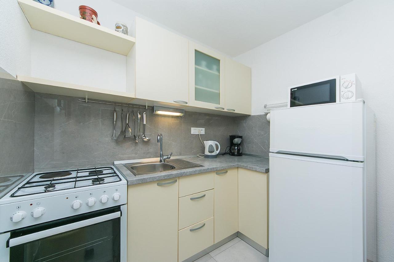 Apartments By The Sea Brela, Makarska - 20778 Ngoại thất bức ảnh
