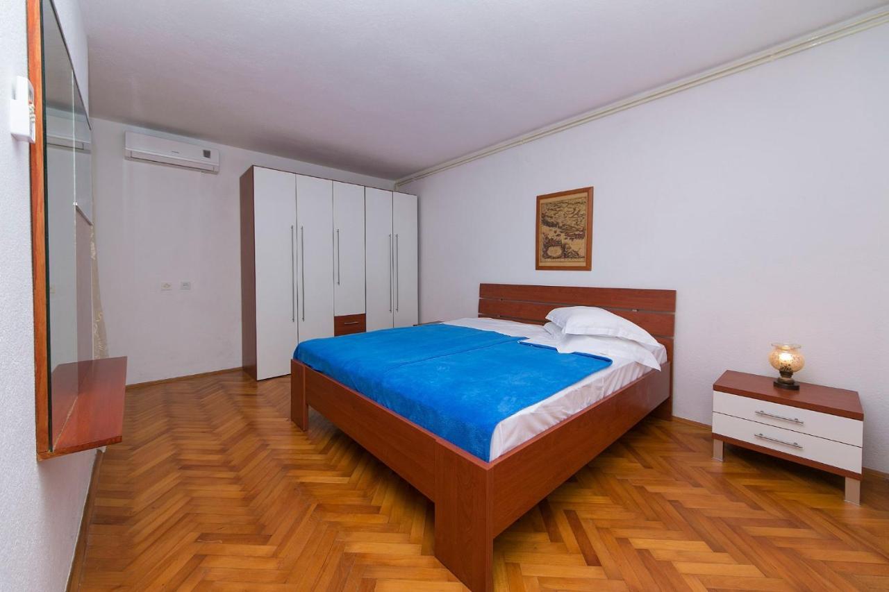Apartments By The Sea Brela, Makarska - 20778 Ngoại thất bức ảnh