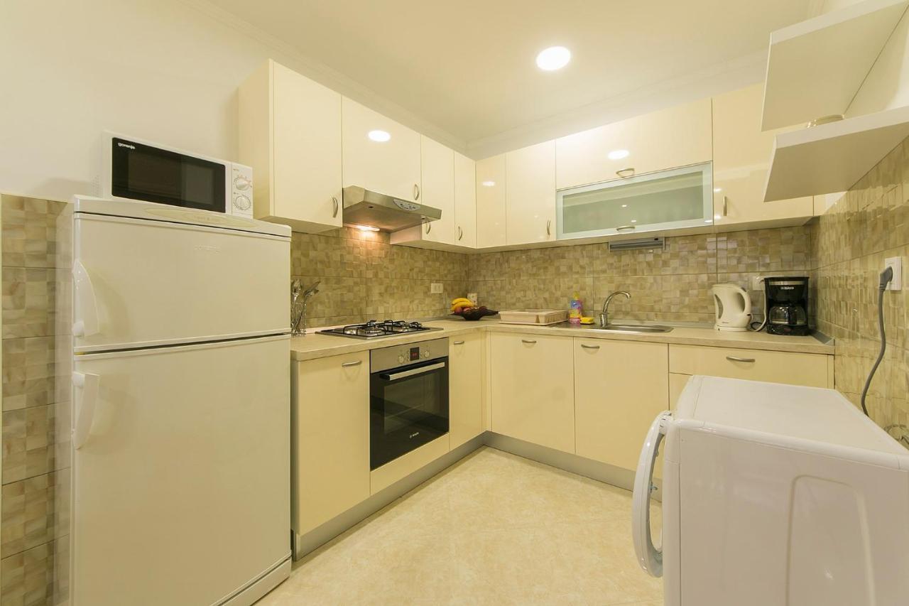 Apartments By The Sea Brela, Makarska - 20778 Ngoại thất bức ảnh