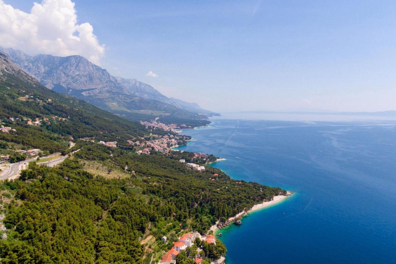 Apartments By The Sea Brela, Makarska - 20778 Ngoại thất bức ảnh