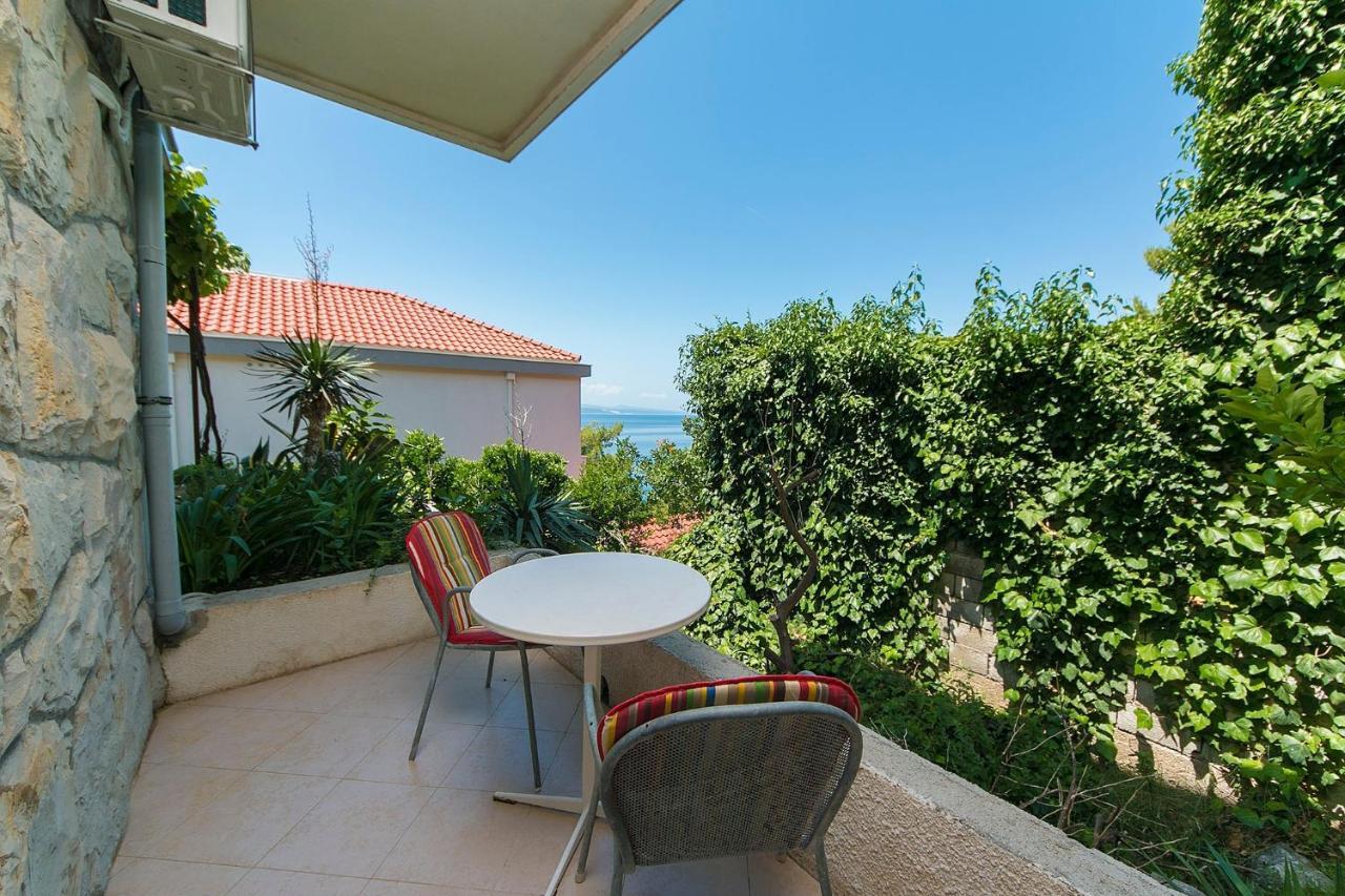 Apartments By The Sea Brela, Makarska - 20778 Ngoại thất bức ảnh