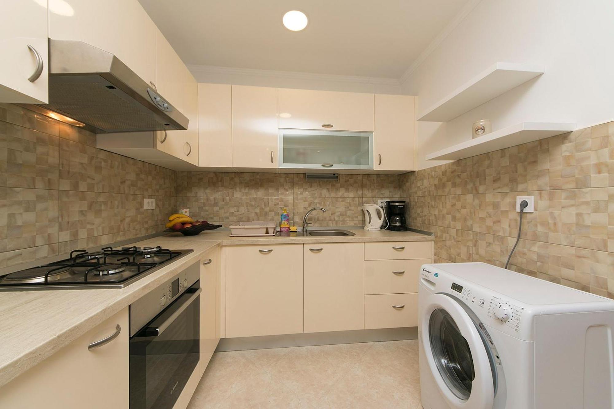 Apartments By The Sea Brela, Makarska - 20778 Phòng bức ảnh